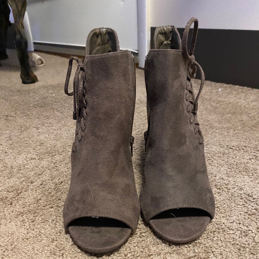 Size 7.5/8 heels